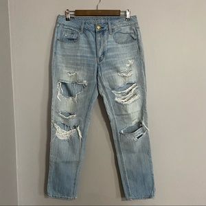 🎉HP🎉 American Eagle Size 6 Light Wash Tomgirl Jeans